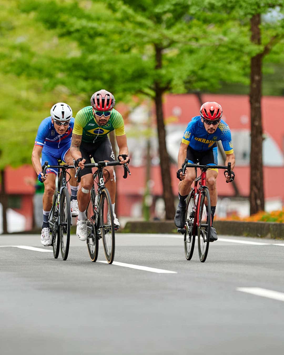 200mm f/2 1/1000sec ISO-200