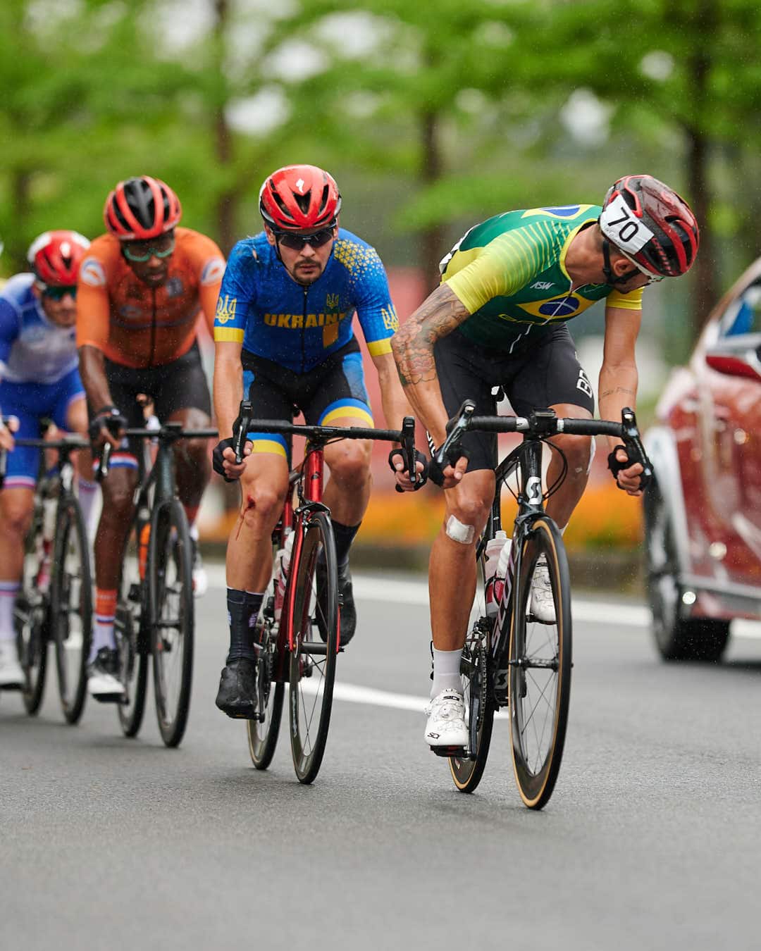 200mm f/2 1/1000sec ISO-100