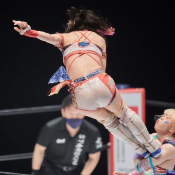 向後桃ミサイルキック