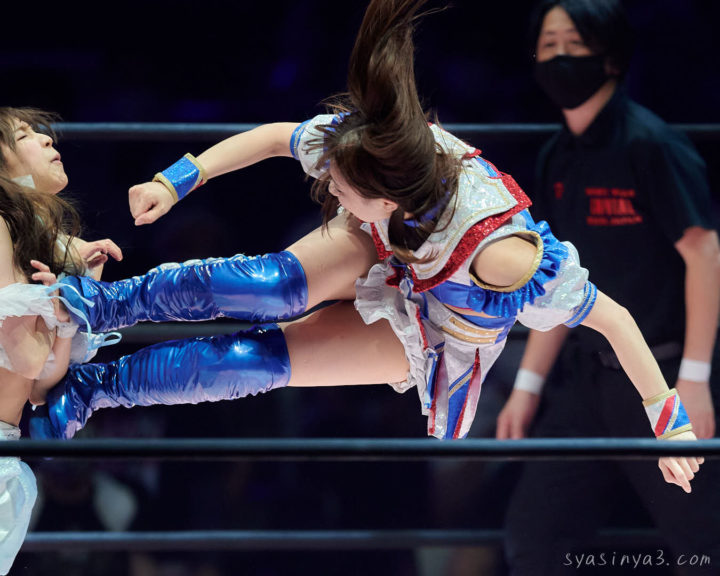 荒井優希のドロップキック